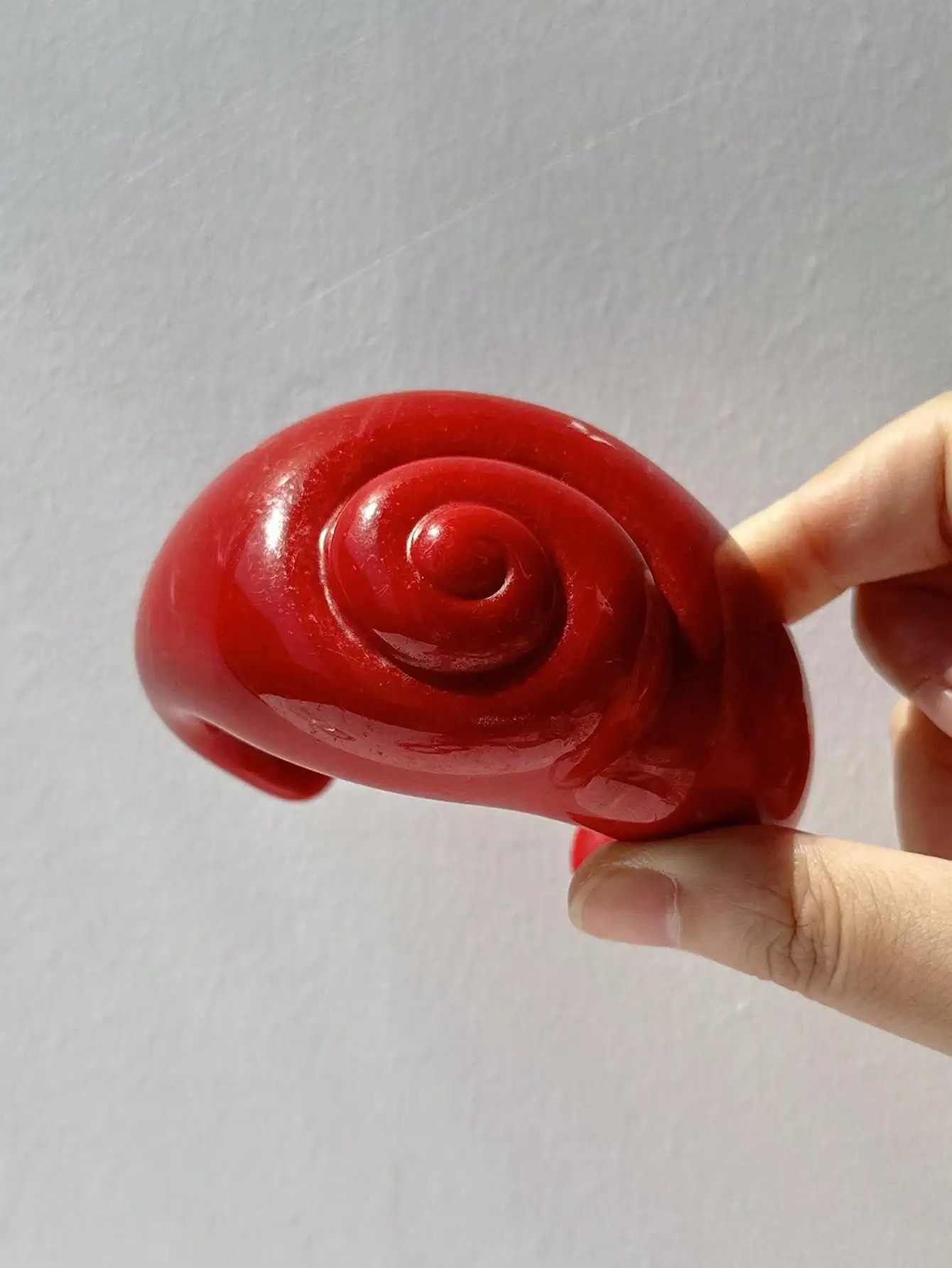 HUANZHI Red Gradient Asymmetrical Spiral Conch Shell Bracelet Hand-Painted Oil-White Polka Dot Resin Womens Jewelry260528BJ - view 5
