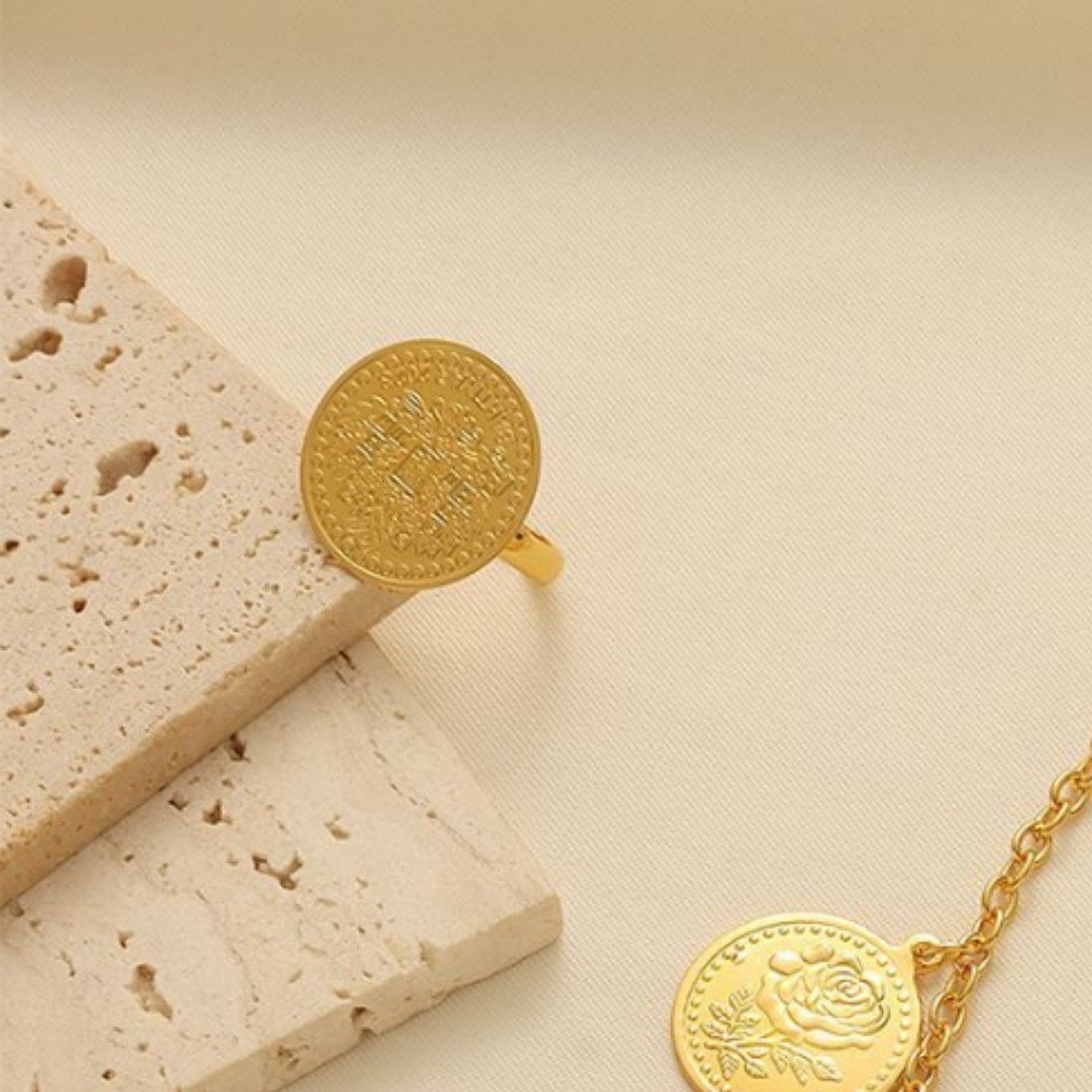 Xinjiang coin jewelry set gold coin accessories color-retaining tassel three-piece set rose flower print gold-plated jewelry240125bj