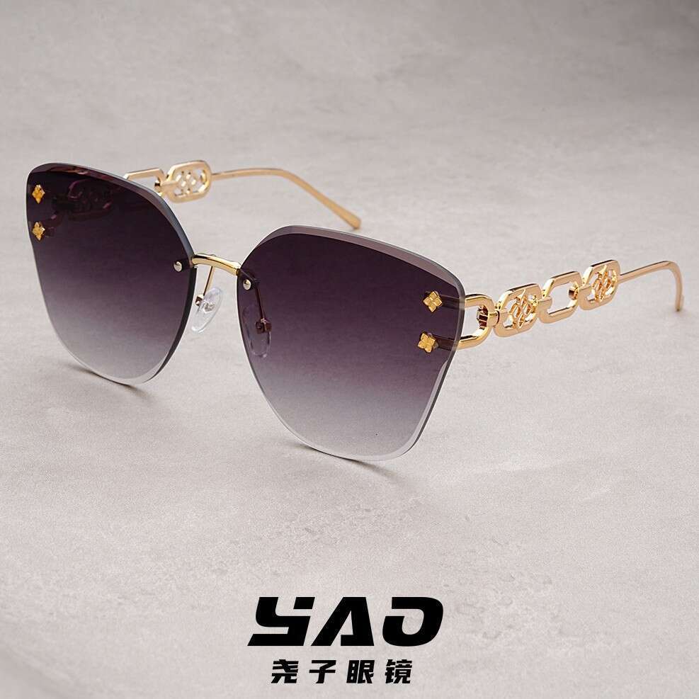 Luxury Premium Fashion Sunglasses New Fashion European And American Style Street Photography Runway High-End Large Frame UV Protection Chain Sunglasse