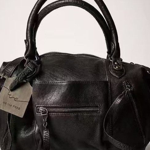 Punkstyle motorcycle bag for women 2026 model largecapacity soft leather shoulder and crossbody tote 240902