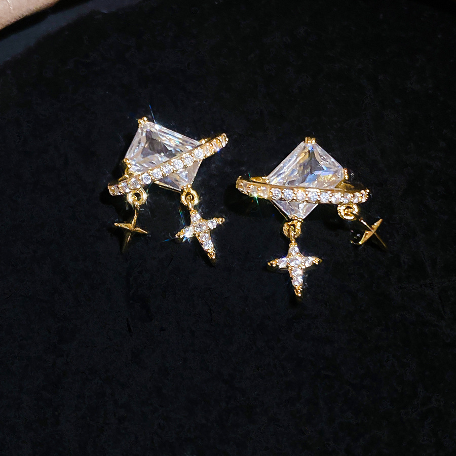 New square zircon four-pointed star for women, niche exquisite, with a cool minimalist style, elegant and compact earrings - view 7