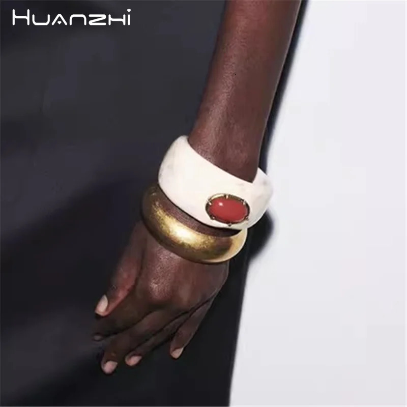 HUANZHI Vintage Red Stone Resin Metal Bracelet Set Exaggerated Stackable Punk Chunky Wide Cuff Bangle Jewelry for Women 260528BJ