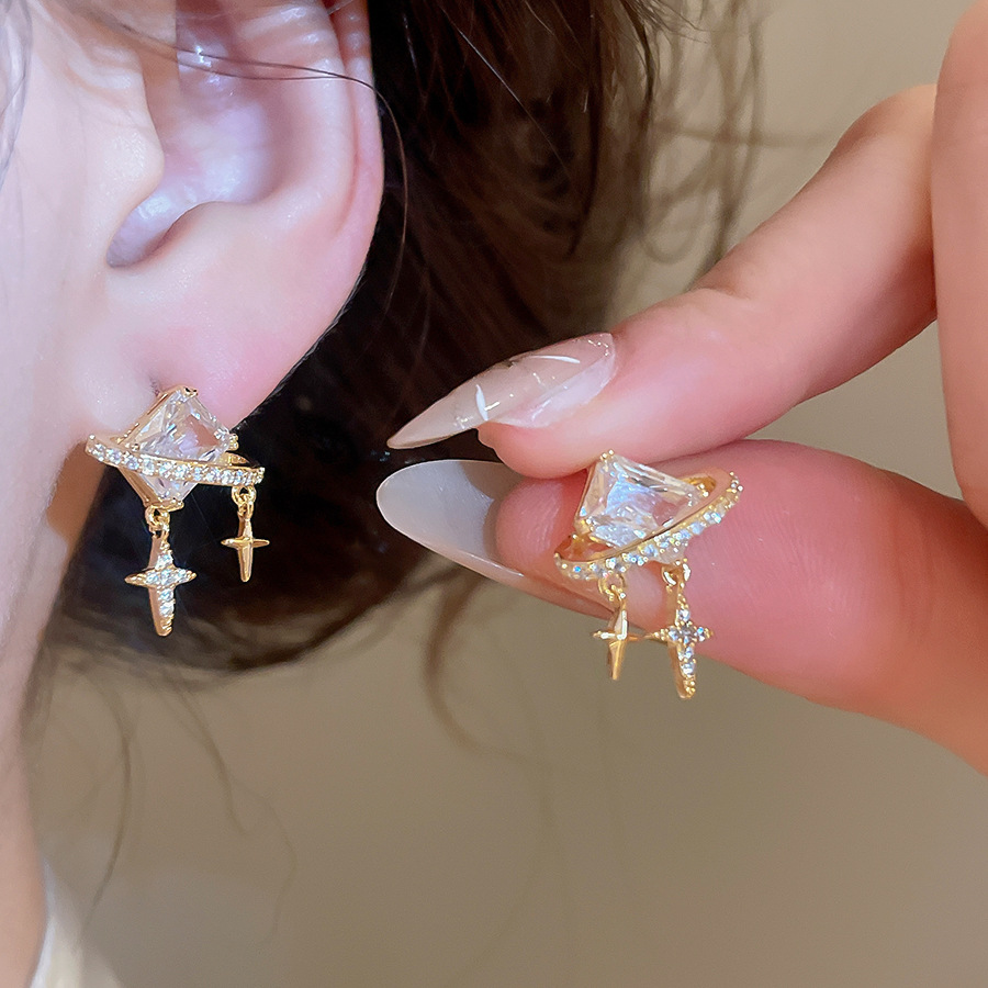 New square zircon four-pointed star for women, niche exquisite, with a cool minimalist style, elegant and compact earrings - view 4