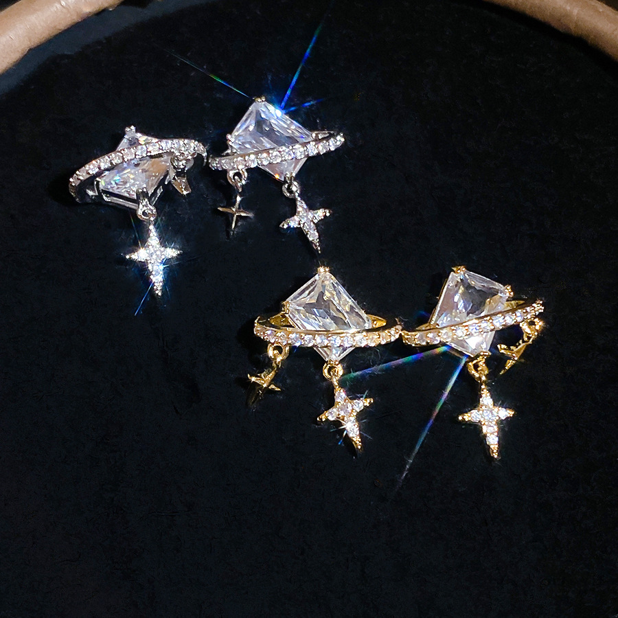 New square zircon four-pointed star for women, niche exquisite, with a cool minimalist style, elegant and compact earrings - view 5