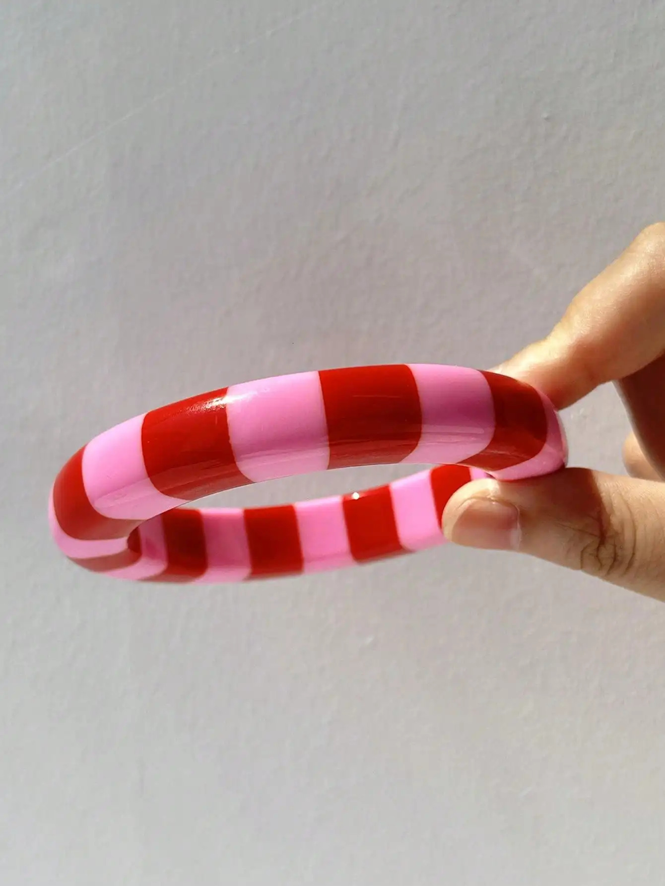 HUANZHI Red Gradient Asymmetrical Spiral Conch Shell Bracelet Hand-Painted Oil-White Polka Dot Resin Womens Jewelry260528BJ - view 6