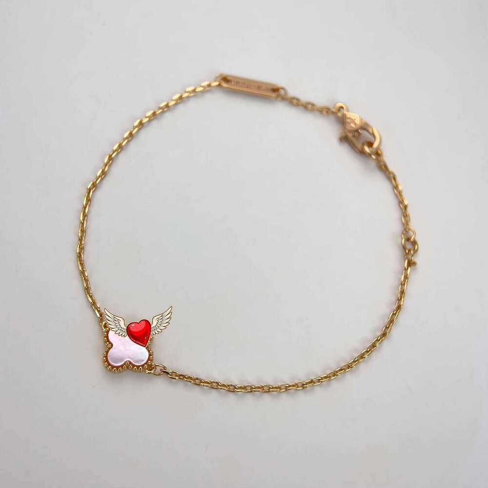 Senior designer 18K gold-plated clover bracelet, ladies' fashionable classic luxury brand jewelry comes with original cloth bag as a gift