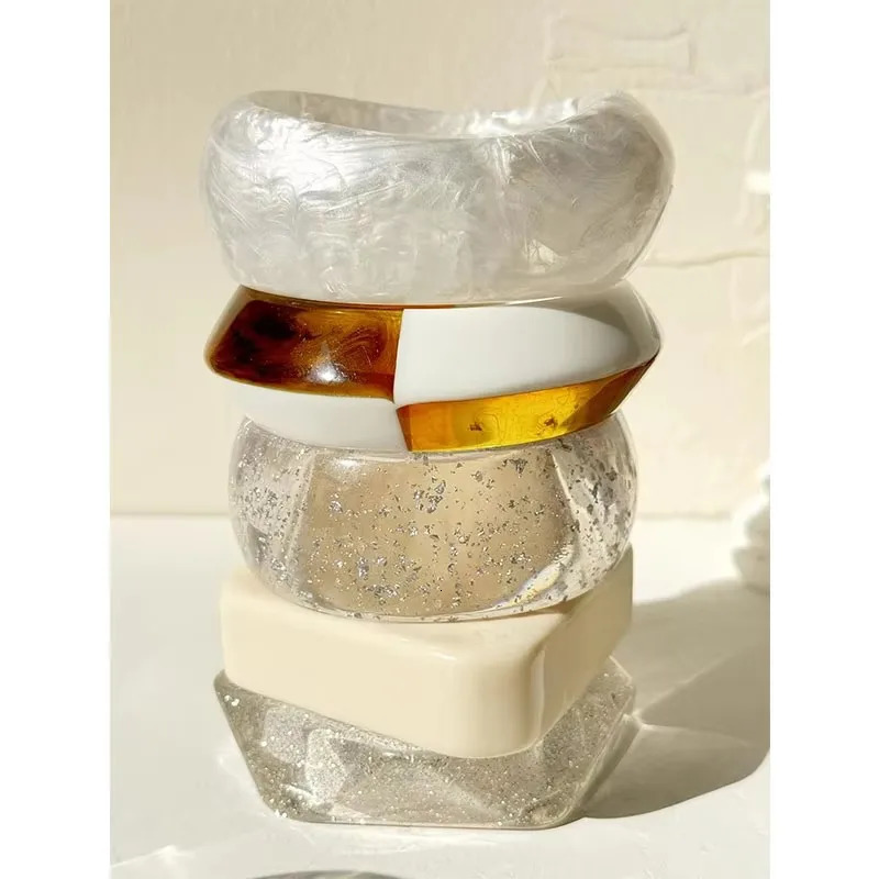 Twisted Shaped Irregular Off-white Resin Bracelet for Women Girl Summer Vacation Bangle HUANZHI 2025 INS260528BJ