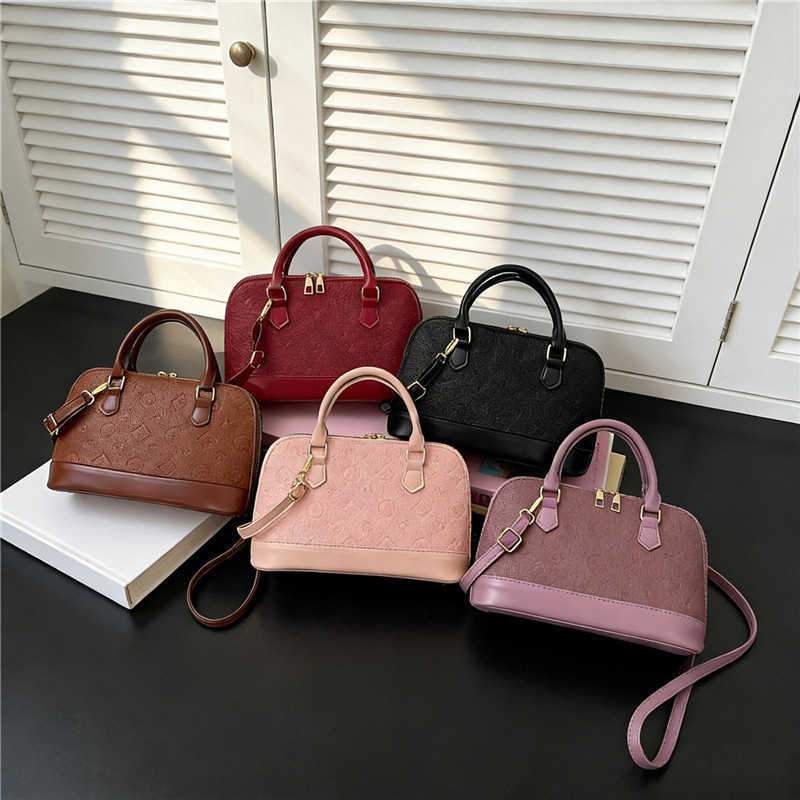 Vintage-style handbag for women, 2026 new model, European and American fashionable printed tote bag, versatile and large capacity shell-shaped handbag