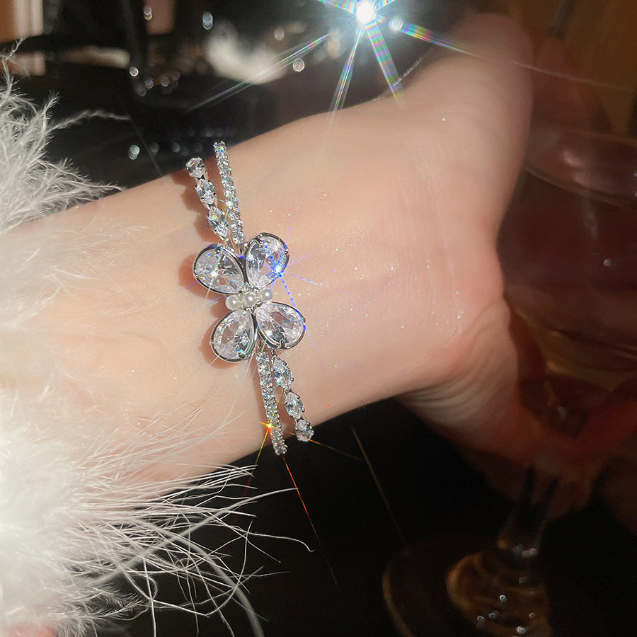 Super Shiny Zircon Butterfly Double-Layer Open Bracelet for Women, Korean Style, Sweet and Elegant, Versatile, Light Luxury, High-End Jewelry - view 4