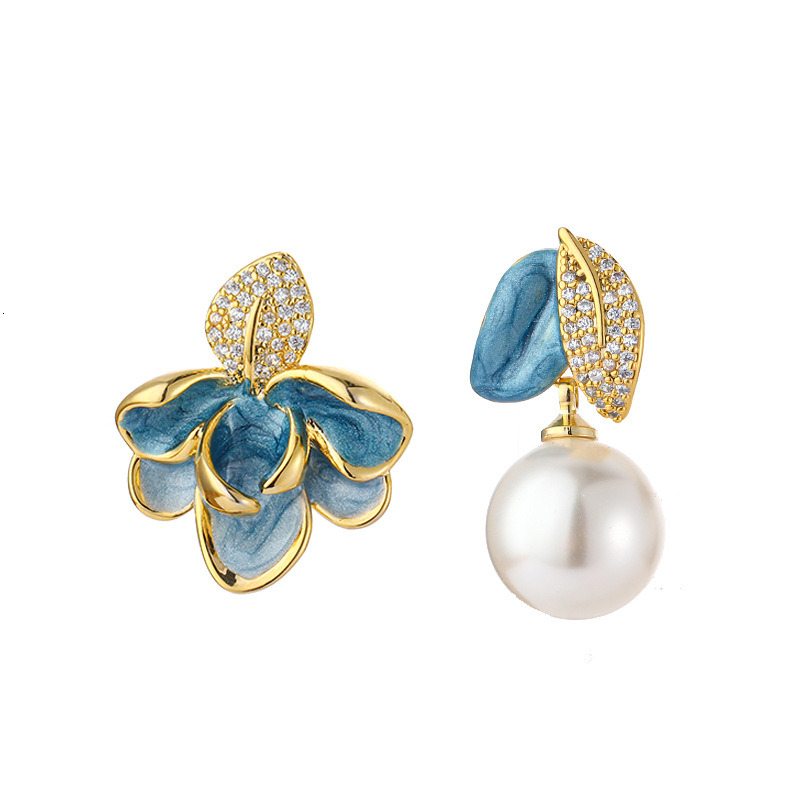 Genuine gold electroplated silver needles, oil dripping petals, pearl earrings, French retro palace style earrings, light luxury and high-end earrings