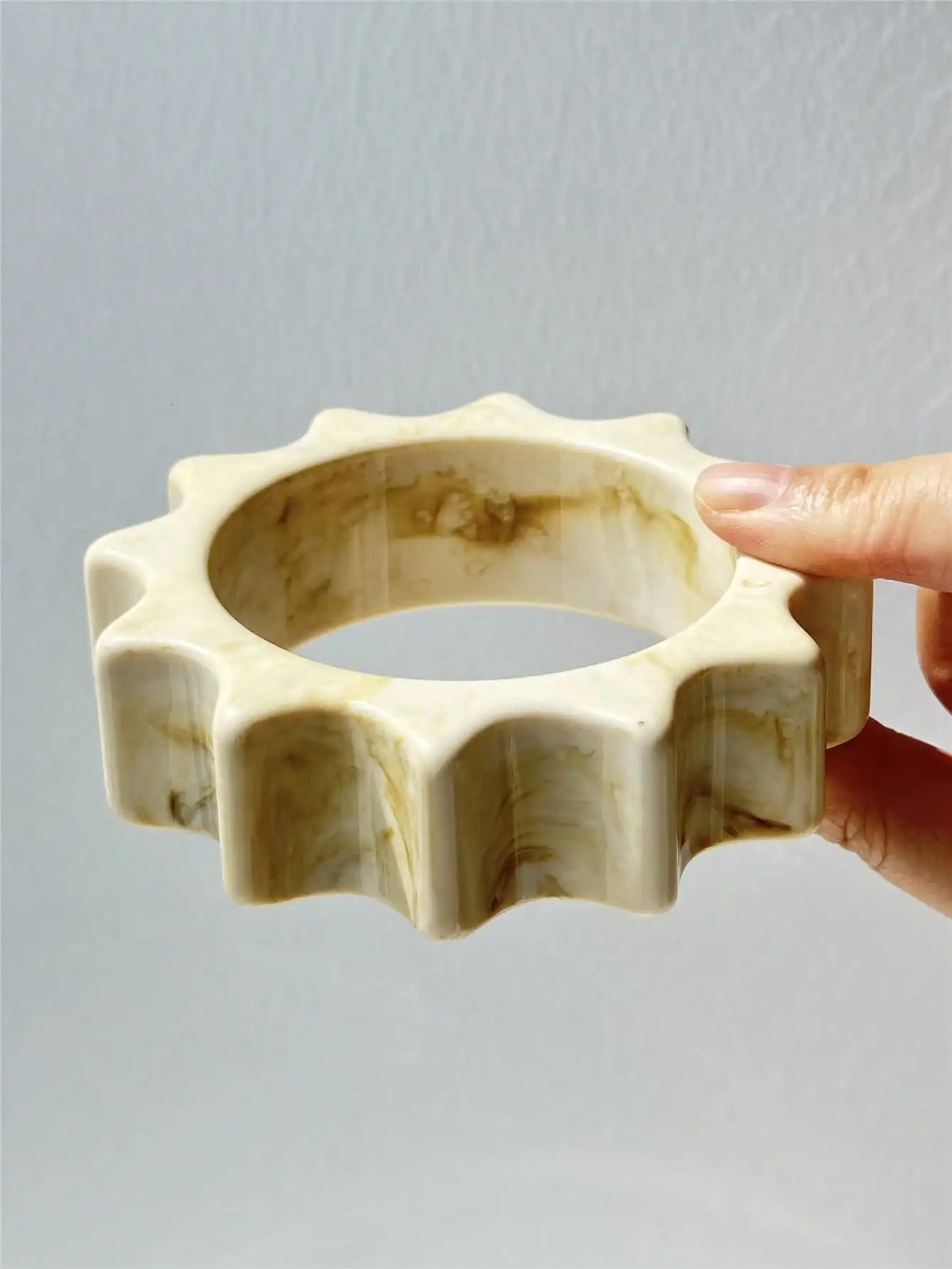 Autumn/Winter Collection Off-White Geometric Irregular Resin Bracelet Thick Wide-Band Womens Fashion Jewelry Accessory260528BJ - view 7