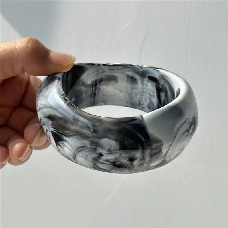 HUANZHI Vintage Transparent Gray Black Resin Bracelet Irregular Black White Blended Thick Elastic Bangel for Women Jewelry260528BJ