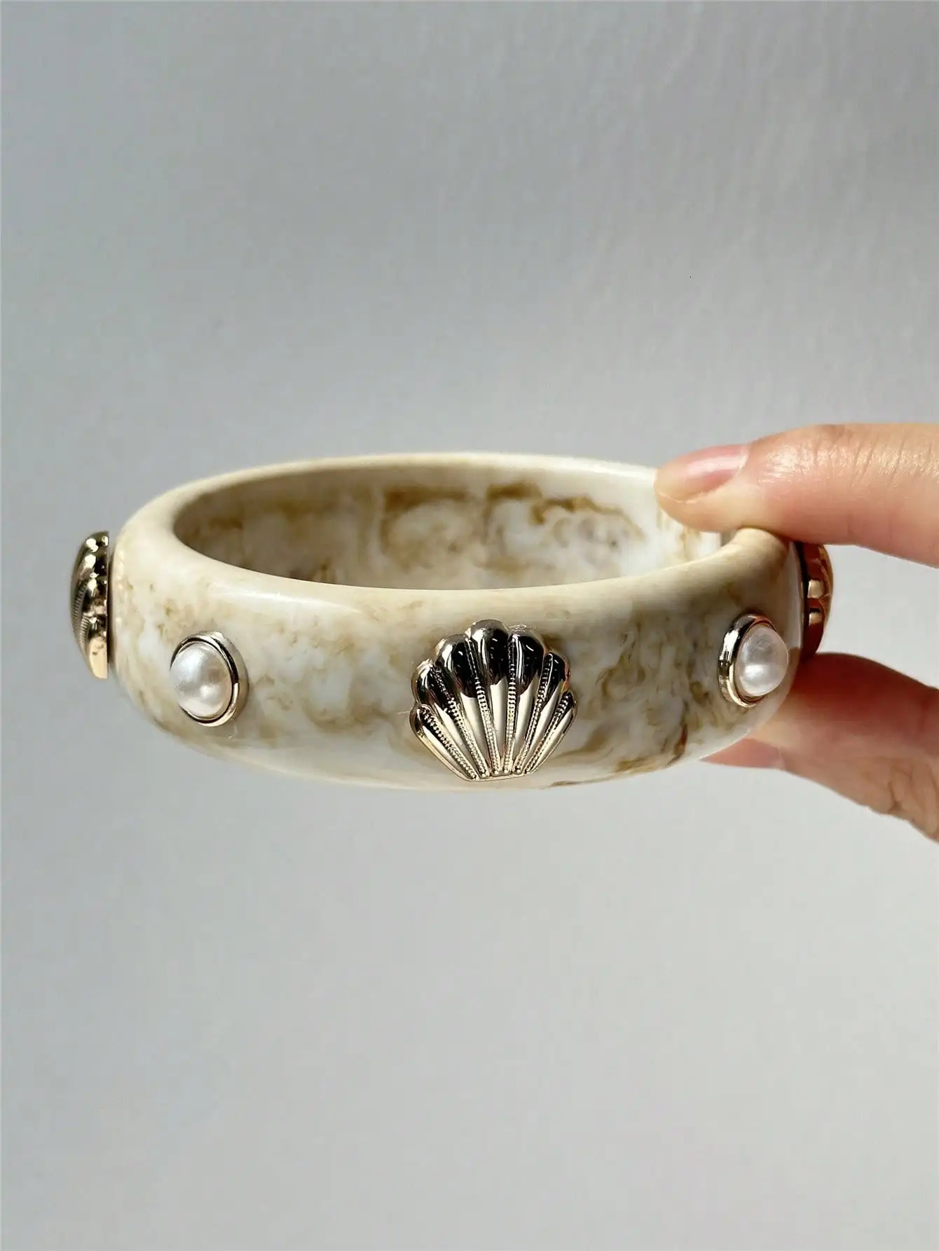 Autumn/Winter Collection Off-White Geometric Irregular Resin Bracelet Thick Wide-Band Womens Fashion Jewelry Accessory260528BJ - view 5