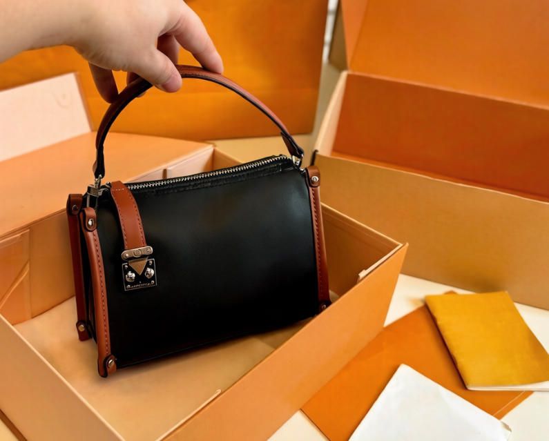 New embossed small square box retro style hand held crossbody light luxury commuting shoulder bag