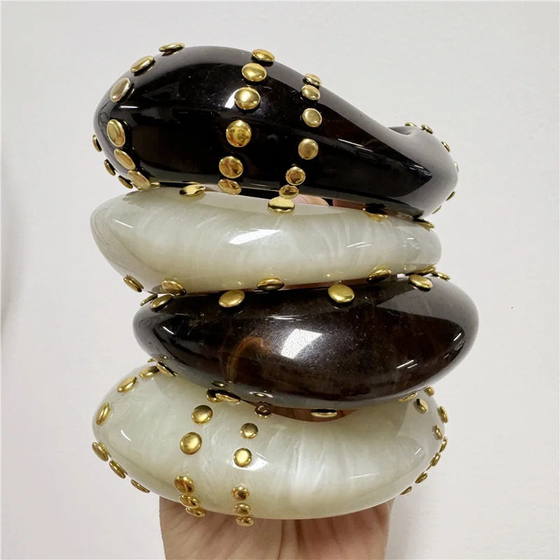 HUANZHI Exaggerated Vintage Irregular Rivet Resin Bracelet Fashion Geometric Chunky Punk Jewelry for Women Autumn Winter 260528BJ - view 7