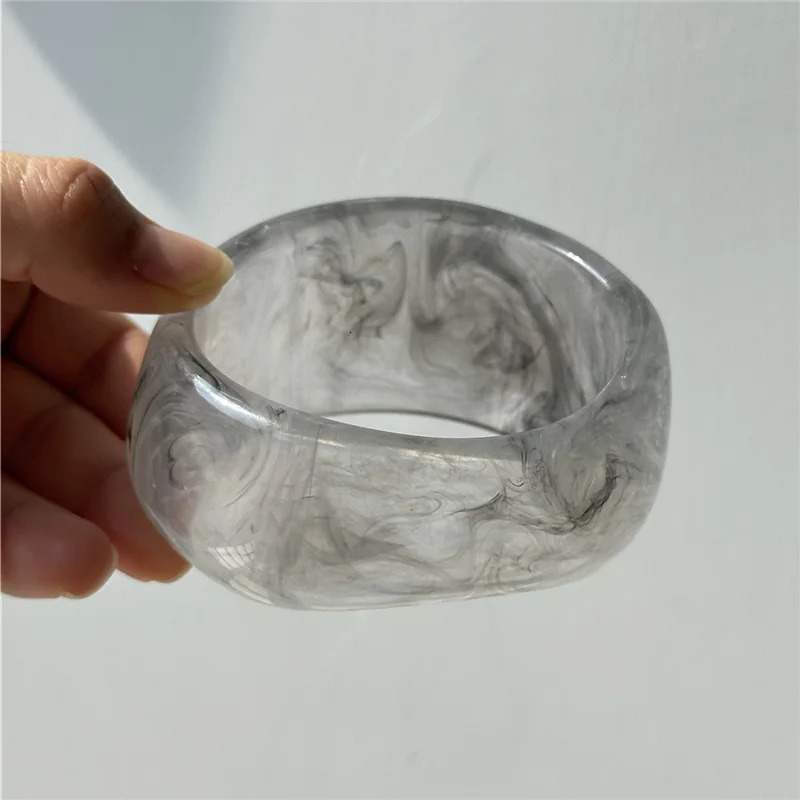 HUANZHI Vintage Transparent Gray Black Resin Bracelet Irregular Black White Blended Thick Elastic Bangel for Women Jewelry260528BJ