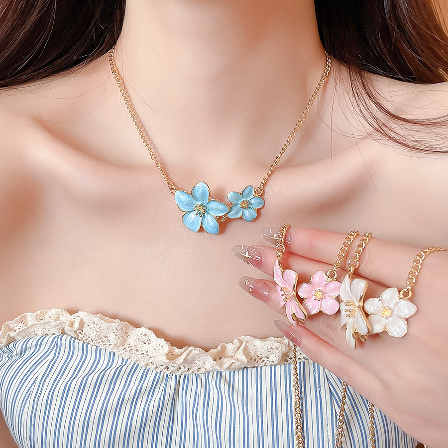 Flower Necklace for Women, Summer Versatile High-End Clavicle Chain, Light Luxury Fashionable Design, Elegant Neck Chain - view 3