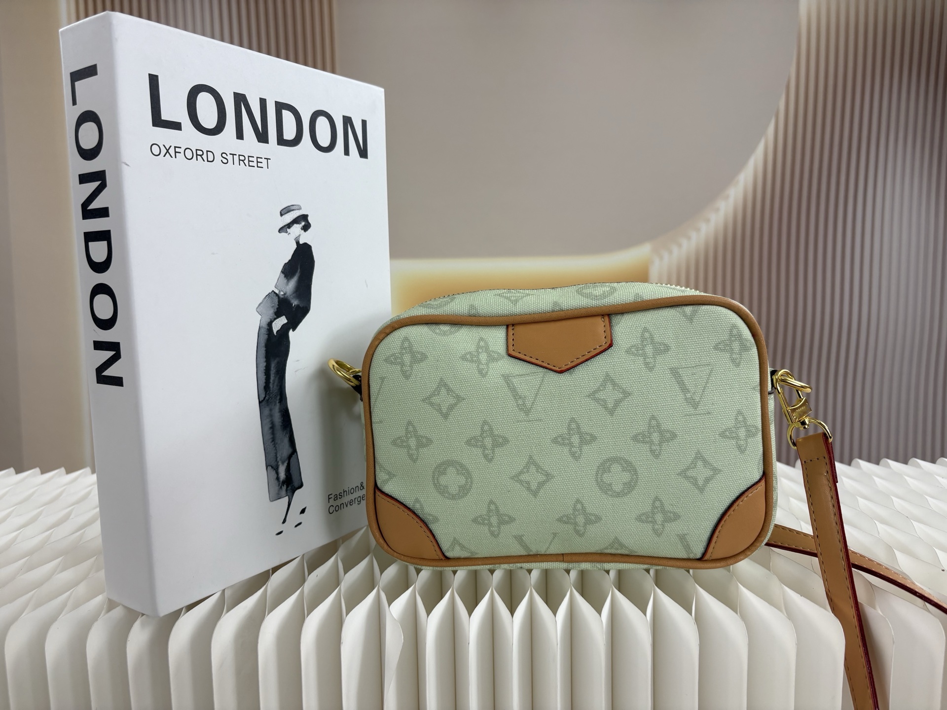 2026 Designer bag luxury tote bag for women large capacity shoulder handbag with matching pouch timeless designer purse