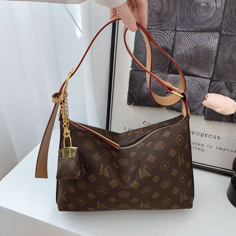 Cross Border Large Capacity Commuting Tote Bag Designer Bag For Women 2026 New Fashionable Retro Single Shoulder Armpit Bag Light Luxury Crossbody Bea