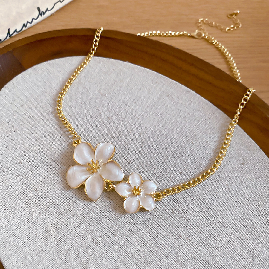 Flower Necklace for Women, Summer Versatile High-End Clavicle Chain, Light Luxury Fashionable Design, Elegant Neck Chain - view 8