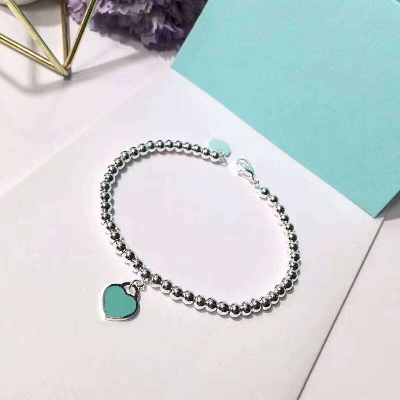 High quality women's stainless steel bracelet designed by brand designer, 18k gold-plated non fading bracelet. Factory wholesale gift of original cloth bags