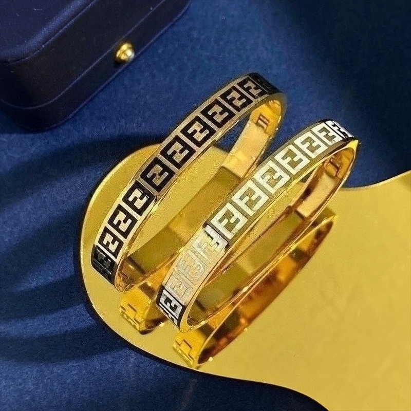 Luxury Designer Bracelet Men Women Fashion Stainless Steel Bangle Letter Design 18K Gold Plated Bracelet Vintage Style Jewelry Gift Daily Outfit