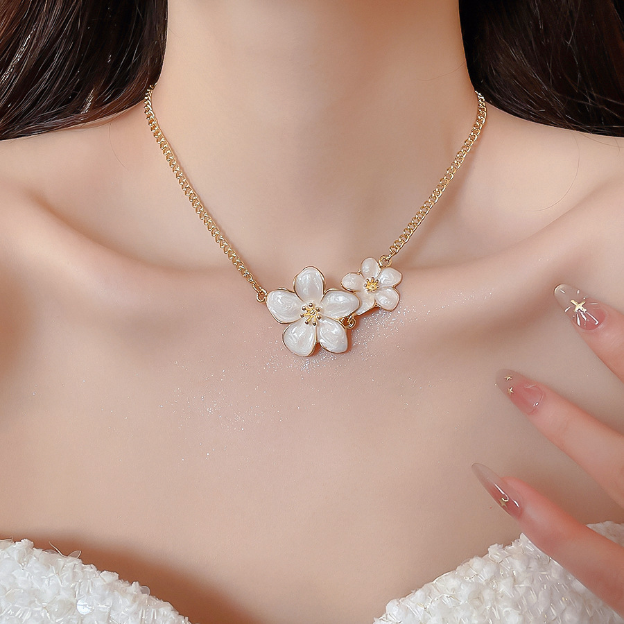 Flower Necklace for Women, Summer Versatile High-End Clavicle Chain, Light Luxury Fashionable Design, Elegant Neck Chain - view 4