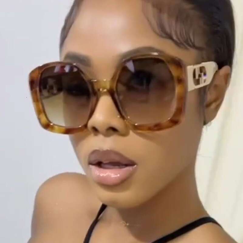 Luxury Brand Designer Sunglasses Large-Frame Square Hollow-Out Sunglasses, Street Style, Runway Fashion, Influencer-Approved, Natural Look, High-End F