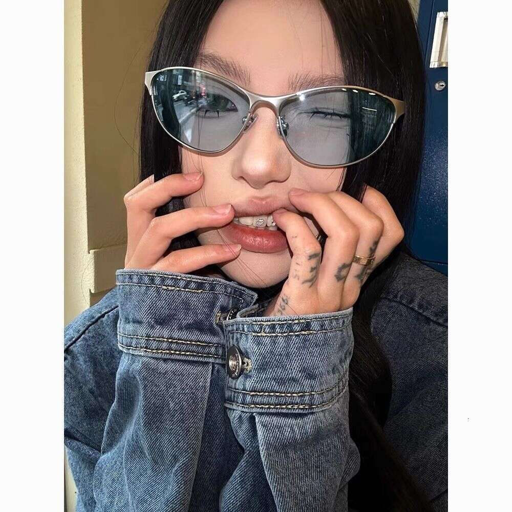 Luxury Brand Designer Sunglasses Women Slim Oval Cat Eye Sunglasses Polished Silver Full Metal Frame Unique Curved Bridge Light Gradient Lens UV400 Y2