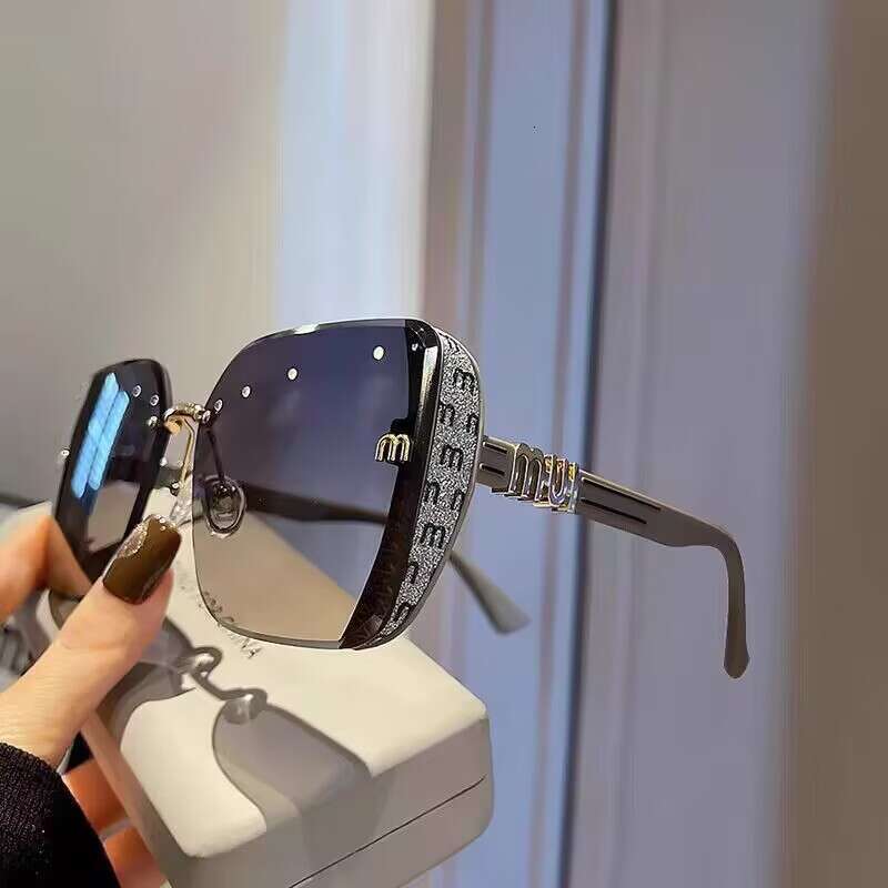Luxury Brand Designer Sunglasses New Women's Sunglasses For Cross-Border Foreign Trade, Polarized, Uv-Protective, High-End, Suitable For European