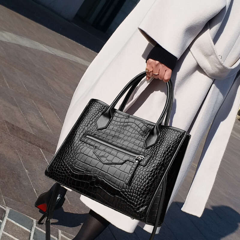 Women Genuine Leather Large Capacity Tote Shoulder Handbag For Commuting High End Versatile SENYY