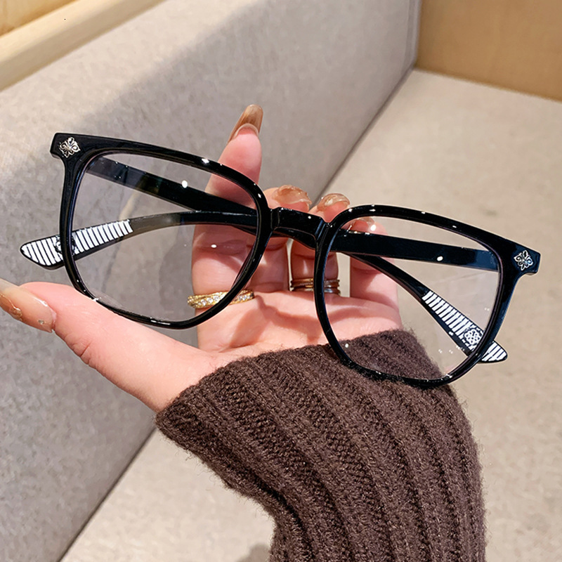 Luxury Designer Crafted Retro Square Eyeglass Frame, Luxury Embossed Flower Decor Black Clear Lens Glasses, Premium Fashion Eyewear For Decor Daily Us - view 3
