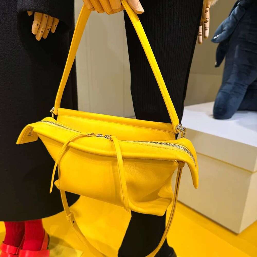 High End Versatile Crossbody Underarm Bag For Women Summer Niche Design Commuting Handbag SENYY