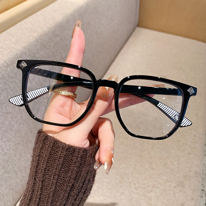 Luxury Designer Crafted Retro Square Eyeglass Frame, Luxury Embossed Flower Decor Black Clear Lens Glasses, Premium Fashion Eyewear For Decor Daily Us - view 4