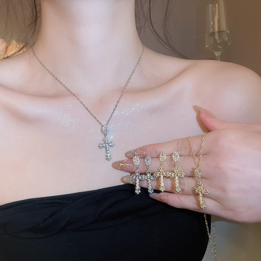 Cross Diamond Necklace for Women, Light Luxury Niche Trendy Cool Girl Choker, High-end Clavicle Chain, Hip-hop Style Accessory - view 4