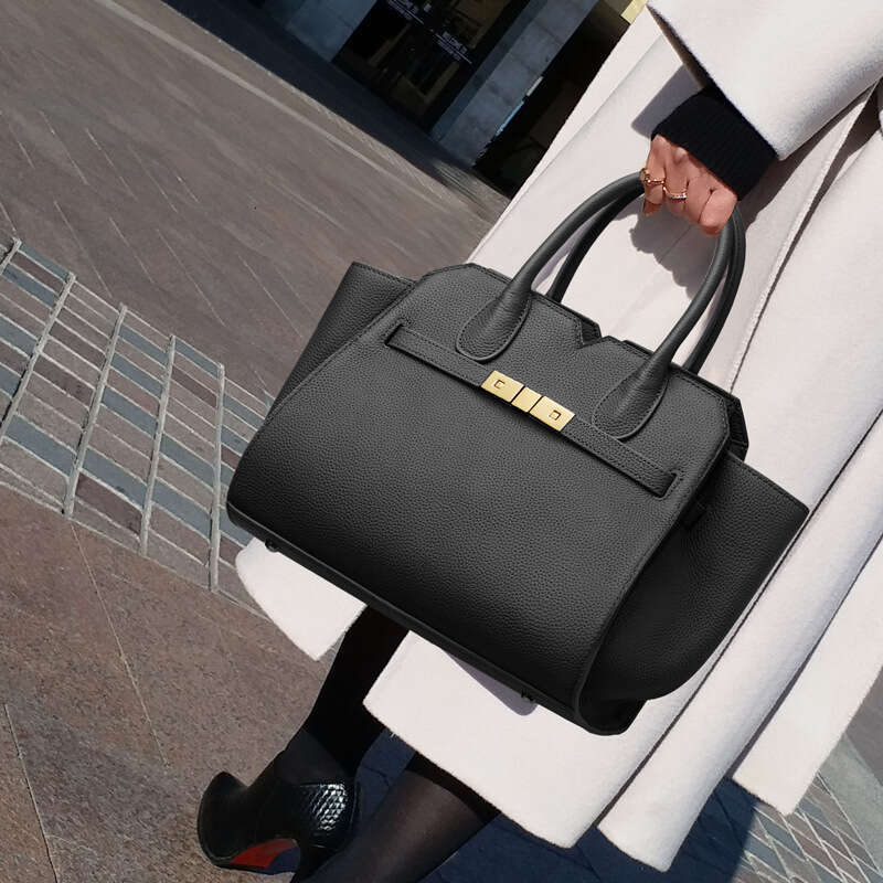 Women Cowhide Large Capacity Tote Handbag High End Autumn Winter Shoulder Bag For Commuting SENYY