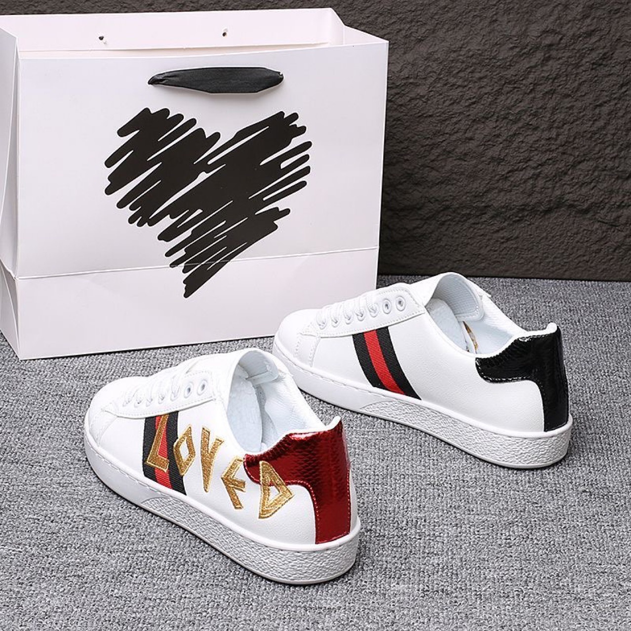 Designer Luxury Web Stripe White Casual Shoes Men LOVED Letter Embroidery Contrast Glossy Heel Anti Slip Rubber Sole Daily Footwear