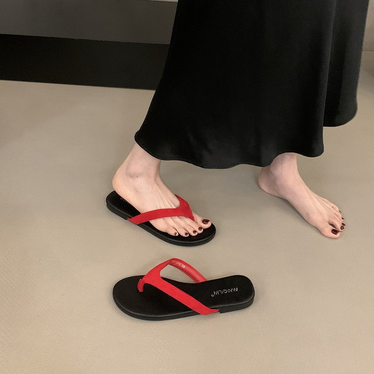 Xiaoxiangfeng 2024 Summer New Velvet Fashion Outwear Flat Bottom Sandwich Black Beach Vacation Flip flops for Women ddmythur