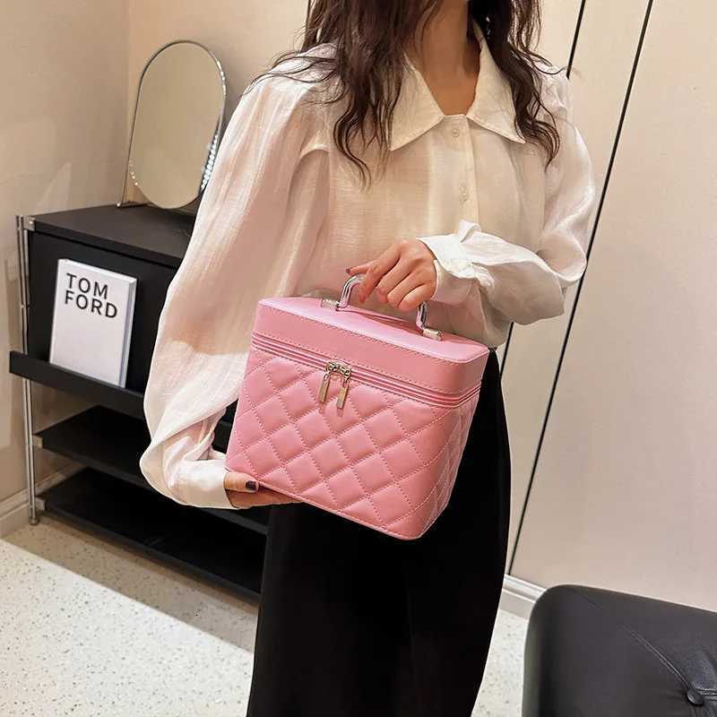 Designer Waterproof Quality Womens PU High Leather Cosmetic Bag Portable Cosmetic Case Large Capacity Make Up Travel Suitcase Organizer J260608 - view 6