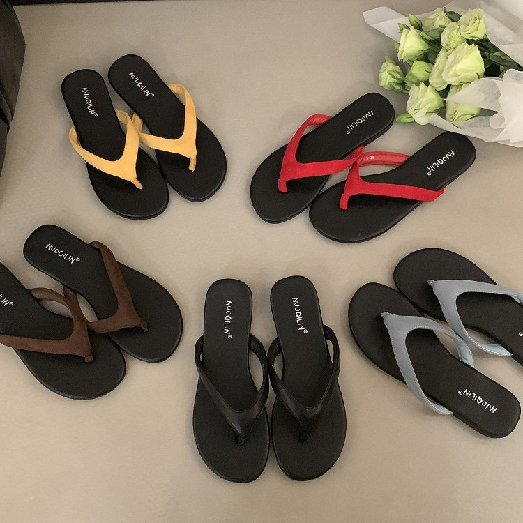 Xiaoxiangfeng 2024 Summer New Velvet Fashion Outwear Flat Bottom Sandwich Black Beach Vacation Flip flops for Women ddmythur