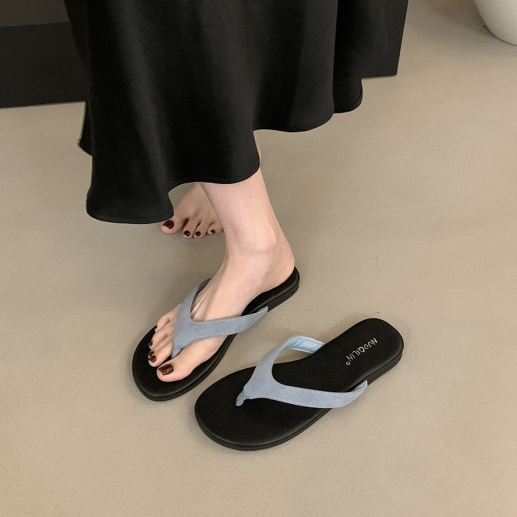 Xiaoxiangfeng 2024 Summer New Velvet Fashion Outwear Flat Bottom Sandwich Black Beach Vacation Flip flops for Women ddmythur