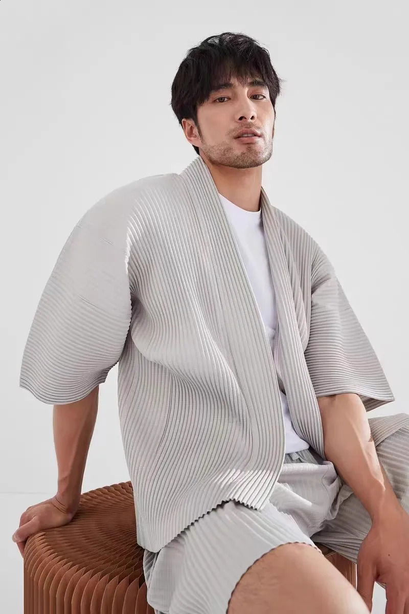 TOP QUALITY ISSEYS MIYAKES Pleated Half Sleeve Suit Dojo Summer Loose Large Size Short Jacket 260609
