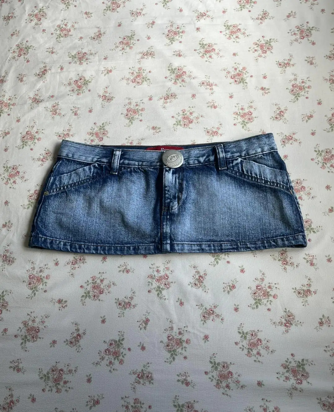 Y2K American Retro Blue Washed Denim Mini Skirt For Women Fashion Pocket Low Waist Metal Button Details Slim Casual Denim Skirt 260608 - view 4