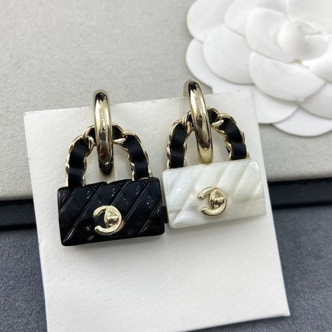 Designer Luxury Earrings Letter Design Brass Resin Rhinestone Earring High Quality Jewelry Accessories