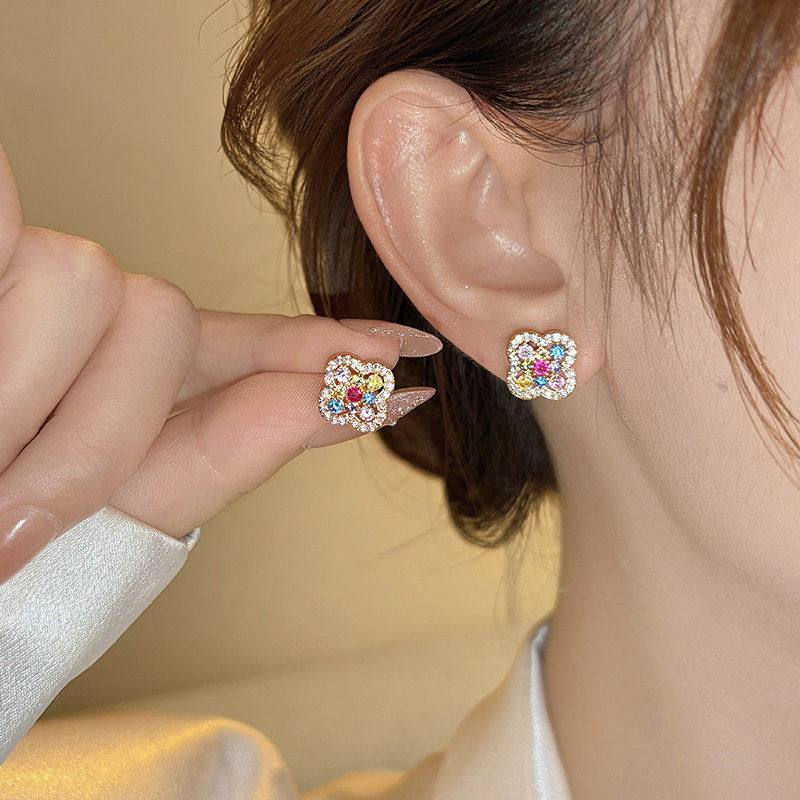 2026 New Model Diamond-Studded Flower Earrings, Light Luxury, Sophisticated and Exquisite French Retro Versatile Elegant Women's Earrings - view 3