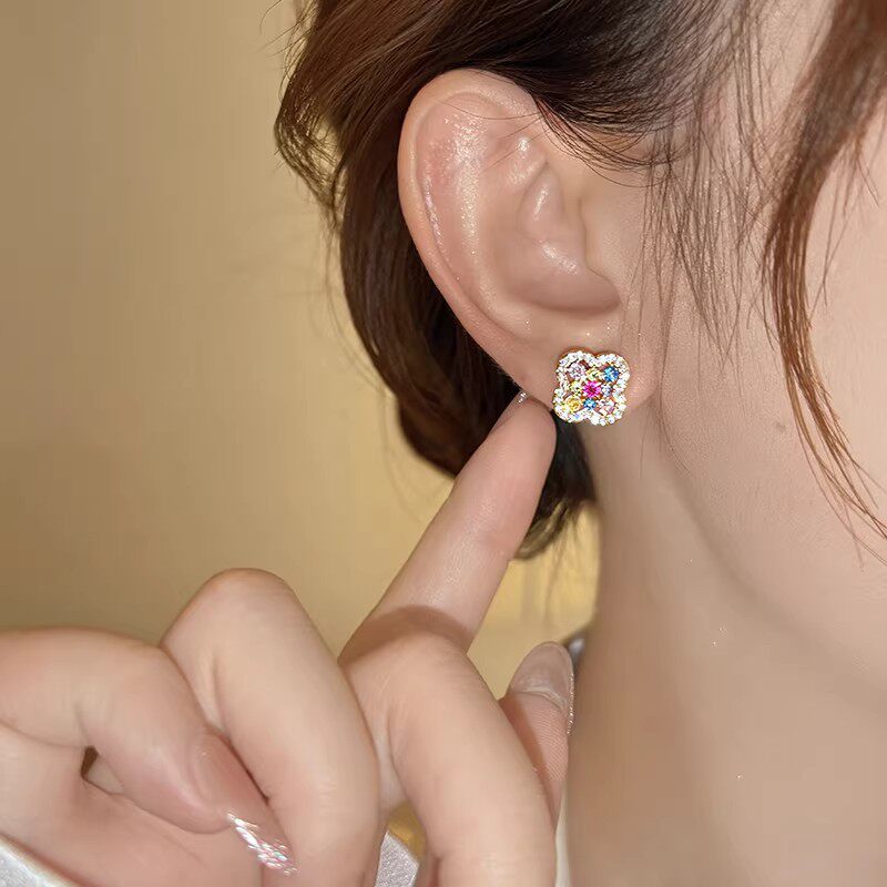 2026 New Model Diamond-Studded Flower Earrings, Light Luxury, Sophisticated and Exquisite French Retro Versatile Elegant Women's Earrings - view 4
