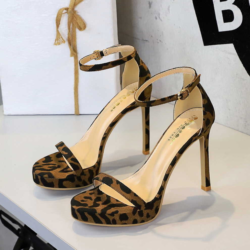 European style sexy platform wedge open-toe slip-on women's leather shoes with waterproof platform and hollow interior X260610