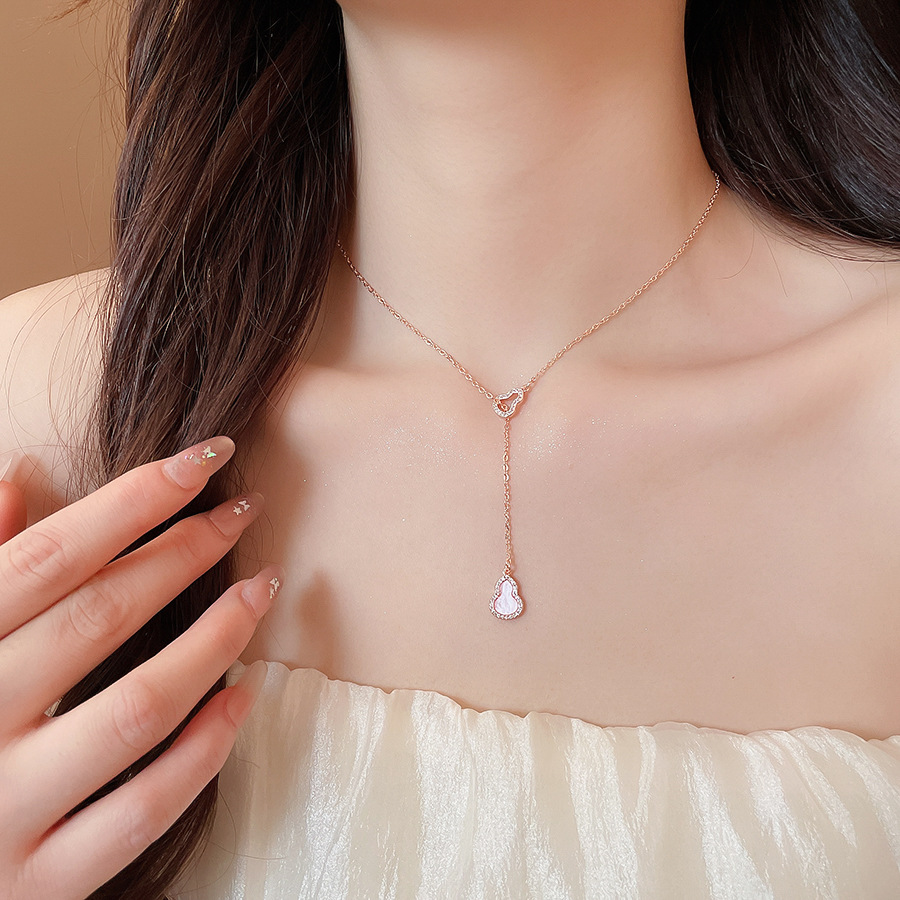 Fortune Gourd Mother-of-Pearl Necklace Accessory for Women, Summer Clavicle Chain, Light Luxury Niche Design, High-End Neck Chain Jewelry - view 3