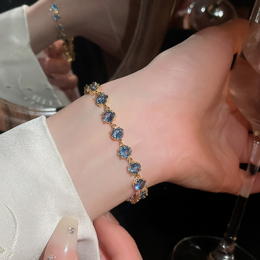 18k real gold plated zircon round clasp bracelet, fashionable, light luxury, high-end feel, versatile commuter jewelry for women - view 4