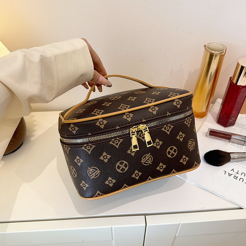 Luxury Designer Shoulder Crossbody Purse New Women Large Capacity Cosmetic Storage Travel Portable Waterproof Wash Bag